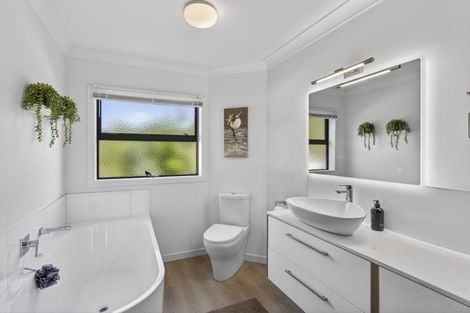 Photo of property in 25 Hanawera Ridge Road, Manakau, Otaki, 5583