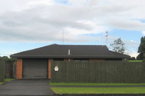 Photo of property in 1/77 Aviemore Drive, Highland Park, Auckland, 2010