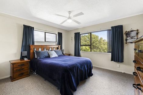 Photo of property in 100 Heta Road, Highlands Park, New Plymouth, 4312