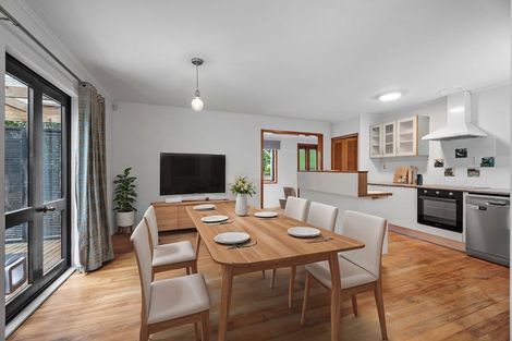 Photo of property in 37 York Road, Titirangi, Auckland, 0604