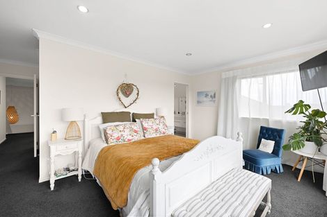 Photo of property in 194 Saint James Drive, Huntington, Hamilton, 3210