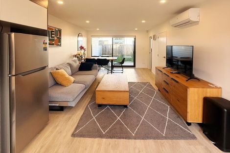 Photo of property in 47d Northcote Road, Hillcrest, Auckland, 0627