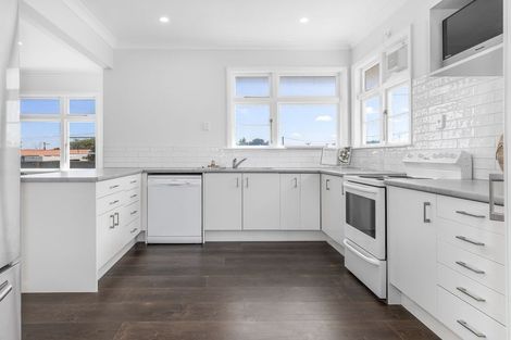 Photo of property in 19 Bowen Street, Levin, 5510