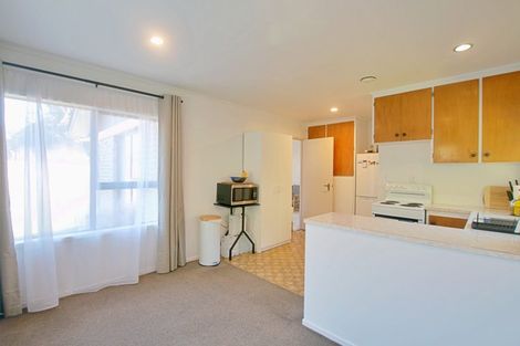 Photo of property in 2/13 Frank Evans Place, Henderson, Auckland, 0610