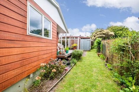 Photo of property in 2/28 Caribbean Drive, Unsworth Heights, Auckland, 0632