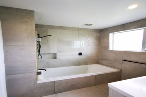 Photo of property in 15 Kelman Road, Kelston, Auckland, 0602