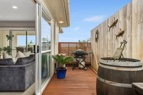 Photo of property in 2/1004 Papamoa Beach Road, Papamoa Beach, Papamoa, 3118