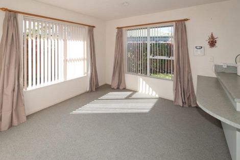 Photo of property in 2/4 Mull Place, Broomfield, Christchurch, 8042