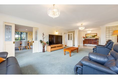 Photo of property in 16 San Lorenzo Rise, Henderson, Auckland, 0612