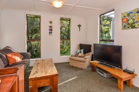 Photo of property in 65 Warner Park Avenue, Laingholm, Auckland, 0604