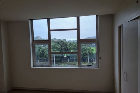 Photo of property in Grandstand Apartments, 4/80 Kent Terrace, Mount Victoria, Wellington, 6011