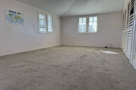 Photo of property in 115 Pupuke Road, Northcote, Auckland, 0627