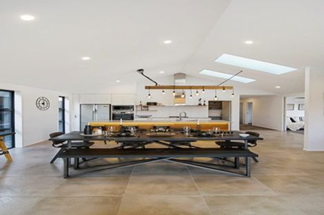 Photo of property in 73 Oak Road, Poraiti, Napier, 4112