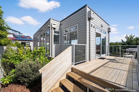 Photo of property in 2 Lakshmi Place, Khandallah, Wellington, 6035