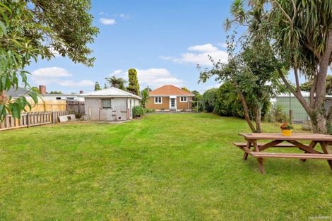Photo of property in 14 Taikata Road, Te Atatu Peninsula, Auckland, 0610