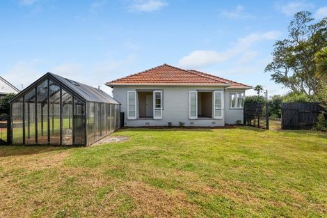 Photo of property in 4 Holford Street, Westown, New Plymouth, 4310