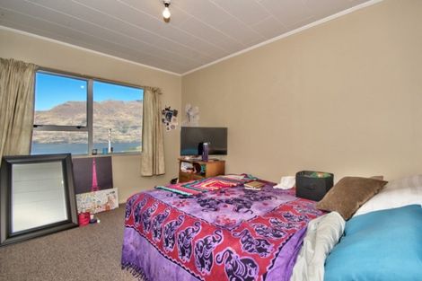 Photo of property in 1 Cameron Place, Fernhill, Queenstown, 9300