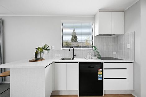 Photo of property in 13b Hockin Place, Fairfield, Hamilton, 3214