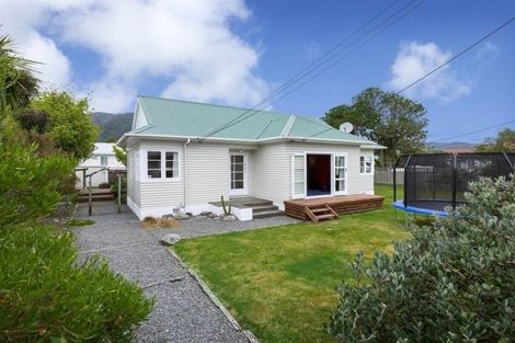 Photo of property in 76 Bell Road, Waiwhetu, Lower Hutt, 5010