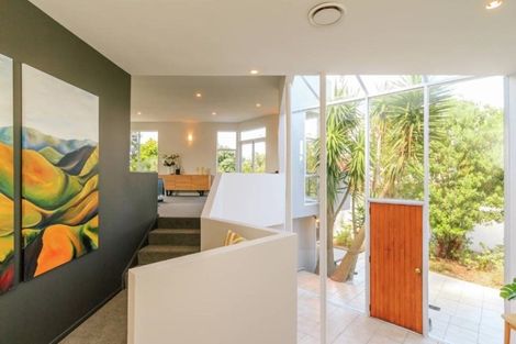 Photo of property in 18 London Road, Korokoro, Lower Hutt, 5012