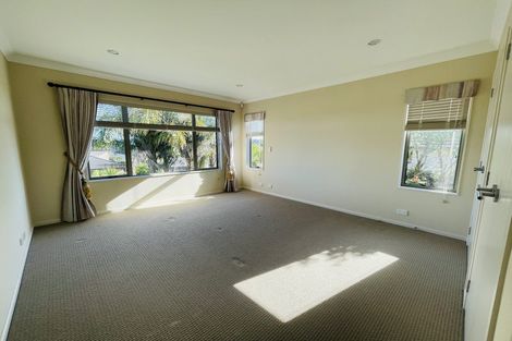 Photo of property in 10 Wye Oak Drive, Schnapper Rock, Auckland, 0632