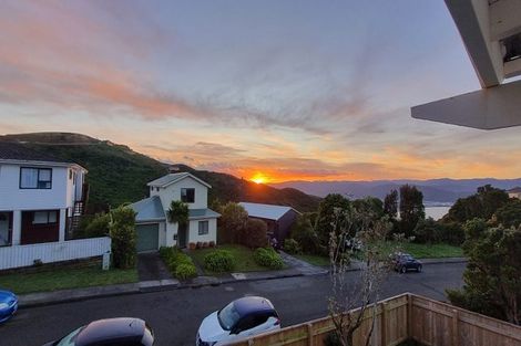 Photo of property in 11 Fernhaven Grove, Newlands, Wellington, 6037