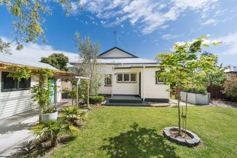 Photo of property in 16 Margaret Street, Roslyn, Palmerston North, 4414