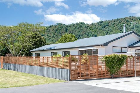 Photo of property in 21 Oxford Street, Picton, 7220