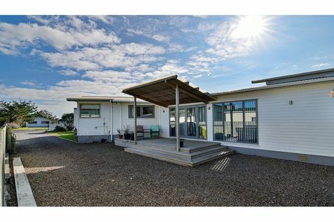 Photo of property in 14 Cordyline Road, Port Waikato, Tuakau, 2695