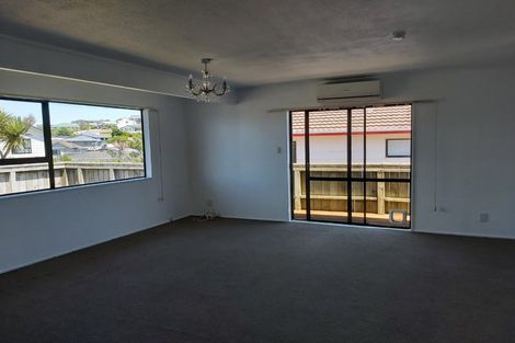 Photo of property in 41a Sunhaven Drive, Newlands, Wellington, 6037