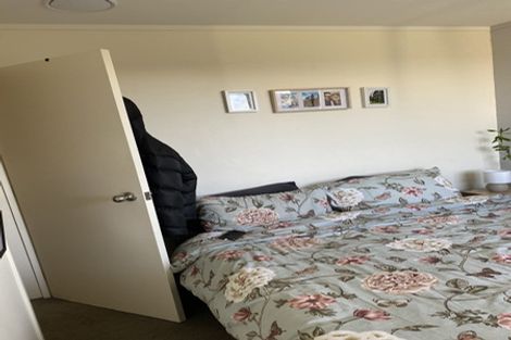 Photo of property in 33 Hewlett Road, Massey, Auckland, 0614