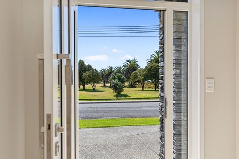 Photo of property in 10 Karewa Parade, Papamoa Beach, Papamoa, 3118