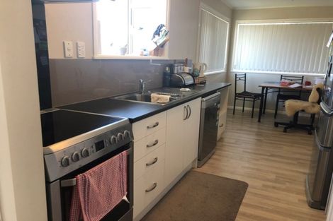 Photo of property in 17 Convair Crescent, Mangere, Auckland, 2022