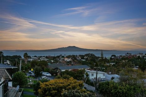 Photo of property in 29a Peter Terrace, Castor Bay, Auckland, 0620