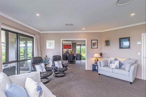 Photo of property in 43 Ohau Terraces, Ohau, Levin, 5570