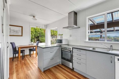 Photo of property in 105 Omata Road, Marfell, New Plymouth, 4310