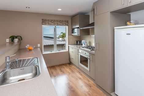 Photo of property in 2/50 The Esplanade, Eastern Beach, Auckland, 2012