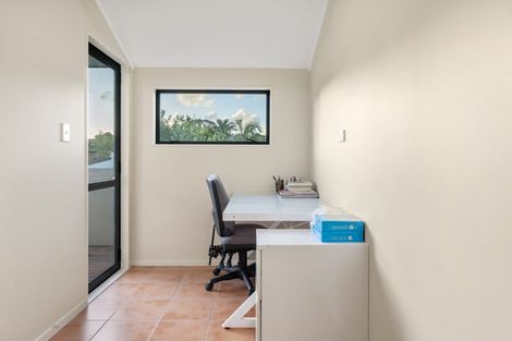 Photo of property in 8 Almond Grove, Greenhithe, Auckland, 0632