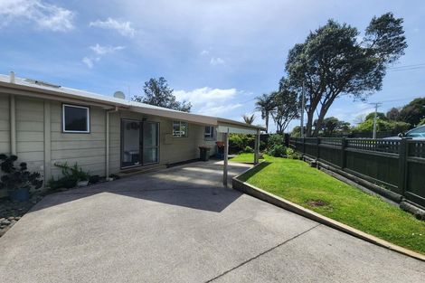 Photo of property in 71 Mcfarlane Street, Oakura, 4314
