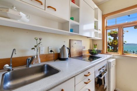 Photo of property in 186 Oriental Parade, Oriental Bay, Wellington, 6011