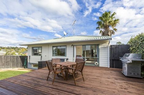 Photo of property in 2/287 Vipond Road, Stanmore Bay, Whangaparaoa, 0932