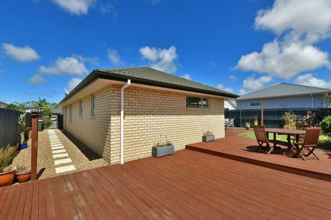 Photo of property in 16 Aitkenhead Court, Parakai, 0830