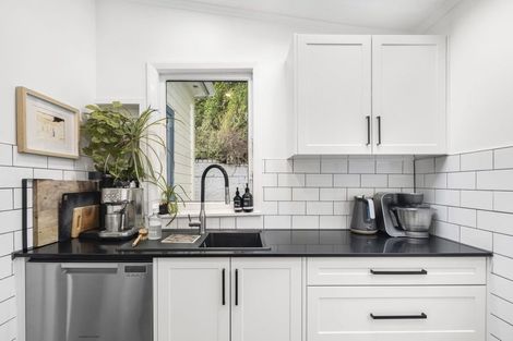 Photo of property in 16 Reuben Avenue, Brooklyn, Wellington, 6021