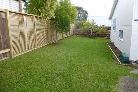 Photo of property in 2/27 Brandon Road, Glen Eden, Auckland, 0602