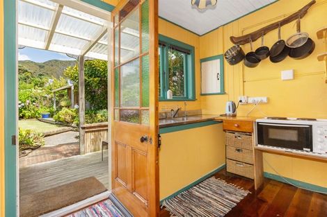 Photo of property in 81 Wellington Road, Paekakariki, 5034