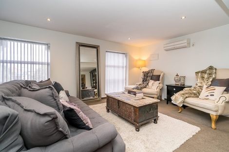 Photo of property in 2/2 Manor Place, Dunedin Central, Dunedin, 9016