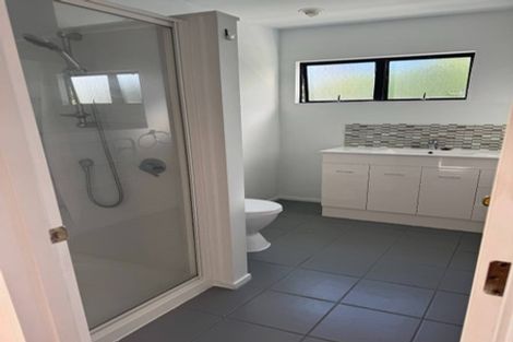 Photo of property in 2/7 Calypso Place, Rothesay Bay, Auckland, 0630