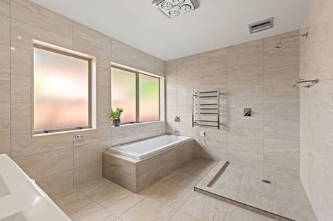 Photo of property in 1 Henridge Place, Avonhead, Christchurch, 8042