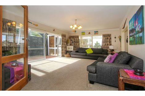 Photo of property in 1/19 Mcdowell Crescent, Hillcrest, Auckland, 0627