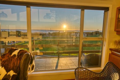 Photo of property in 25 Domain Terrace, Karoro, Greymouth, 7805